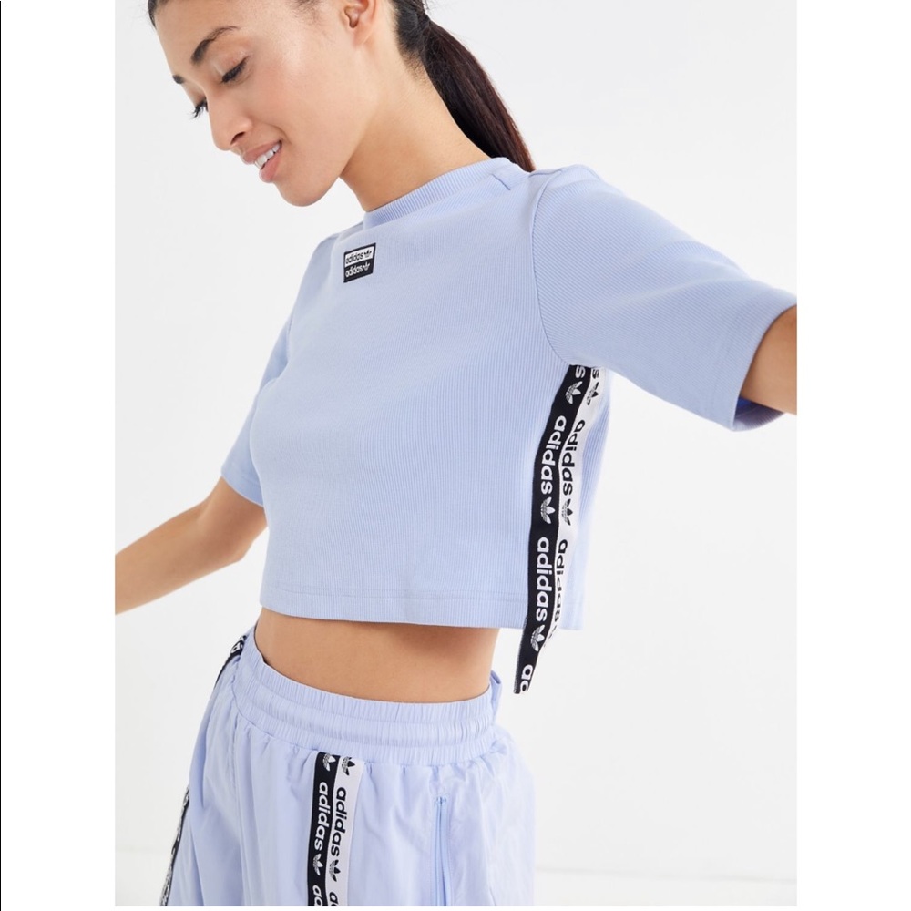 Cute cropped shirt